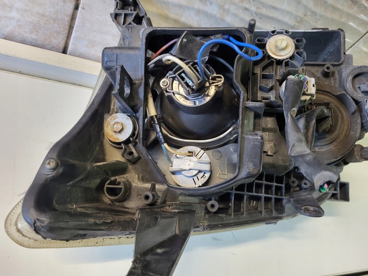 фото №6, Лампа праві перед toyota avensis t25 європа