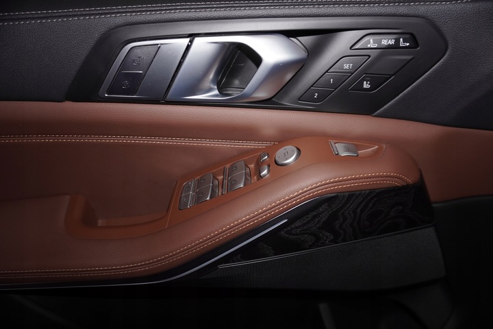 фото №12, Обшивки обивка дверь bmw x7 g07 кожа led