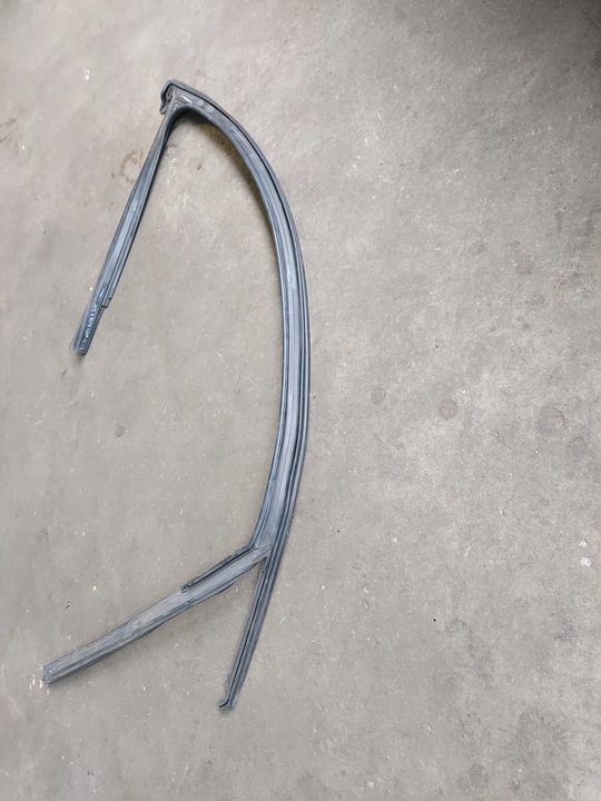 фото №3, Направляюча прокладка скла audi q5 80a перед ліва 80a837431a