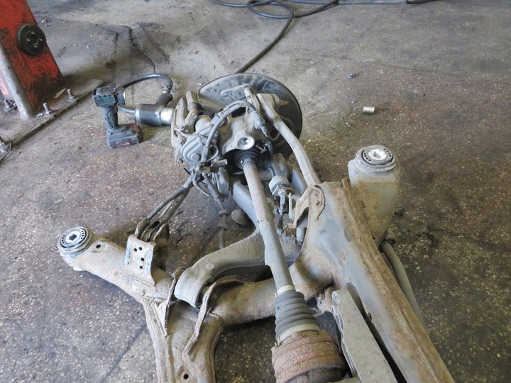 фото №1, Подвешивание поворотный кулак правые зад audi a8 d4