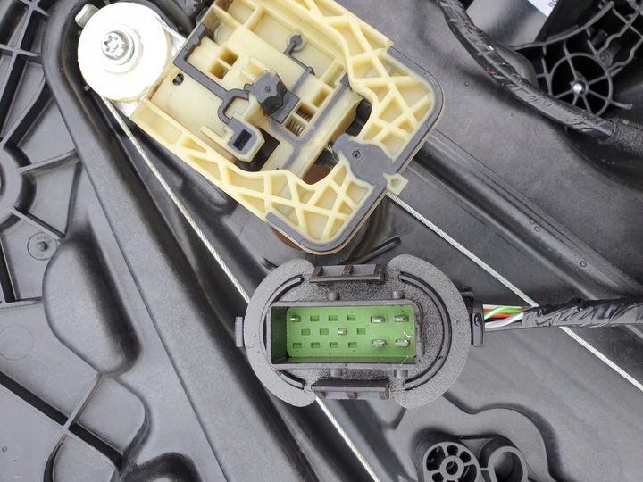 фото №15, Замок дверь левый задний тросы тяга volvo xc40 оригинальный номер