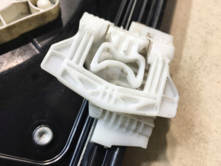 фото №10, Подъемник стекла левый зад discovery iii 994728