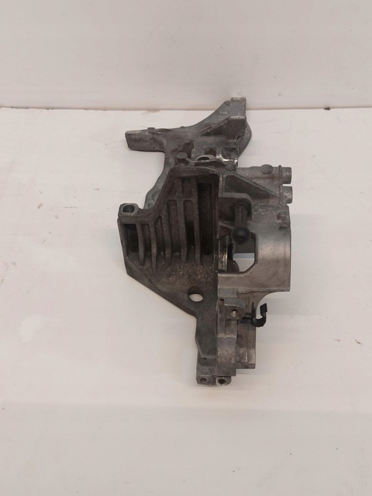 фото №4, Audi a6 c7 лапи генератора 04l903143b