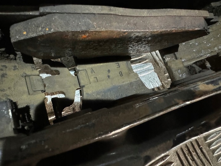 фото №5, Супорт audi a4 s4 a5 s5 8w0615105es лівий переднє перед ліва 3.0 tdi tfsi