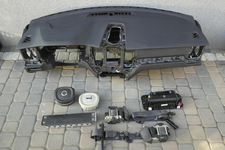 фото №1, Volvo xc60 xc 60 ii подушка безопасности ремни панель консоль капот pulpit полка pas