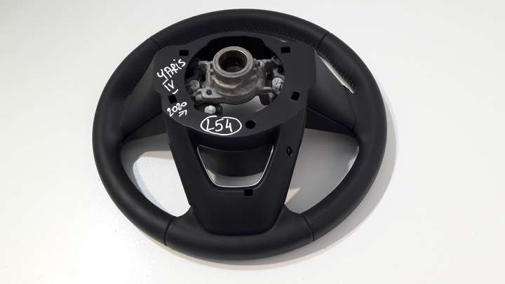 фото №10, Toyota yaris iv руль кожаный 6536038 l54