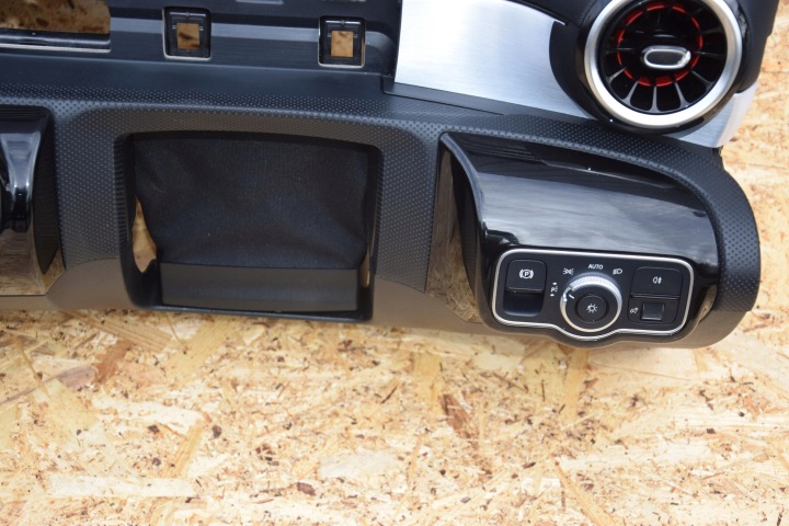 фото №7, Торпедо консоль капот ремни подушка красный mercedes a-klasa w177 a35 uk 18-