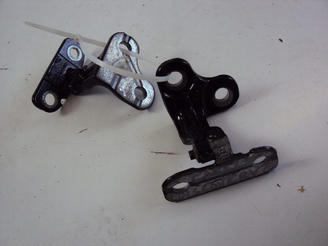 фото №1, Петлі двері лівий зад land rover discovery 17 r