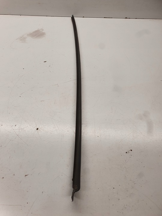 фото №1, Планка стёкла лобовой audi a3 8p левая 8p0854327b