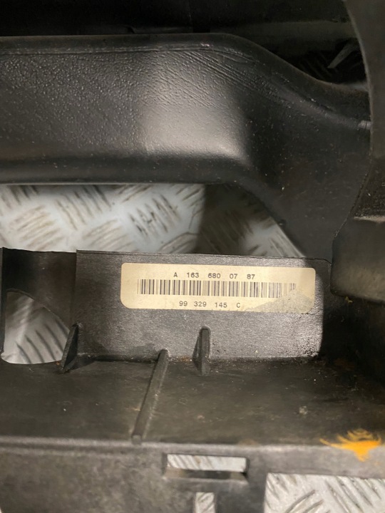 фото №6, Торпедо роздавальна консоль mercedes ml w163