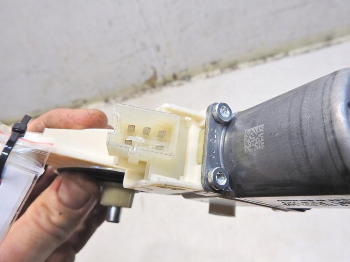 фото №6, Моторчик стёкла правые перед mercedes w212 a2048200242