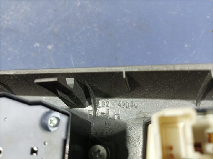 фото №9, Toyota prius ii 03- панель перемикач скло дзеркал перед лівий 84820-47050