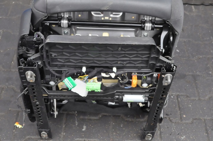 фото №8, Land rover discovery l550 рестайлинг сиденья диван обшивки кожа туннель англичанин