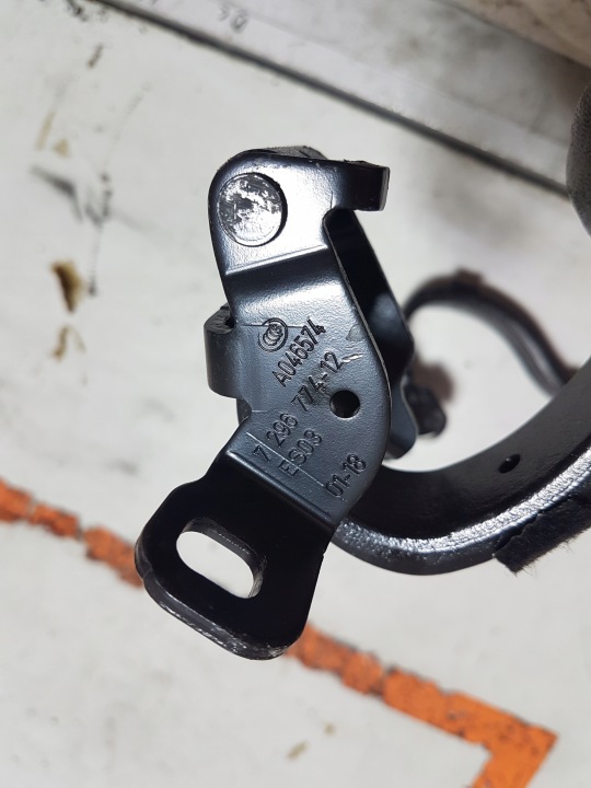 фото №5, Bmw i3 l01 петля кришки ліве праве 7296773 7296774