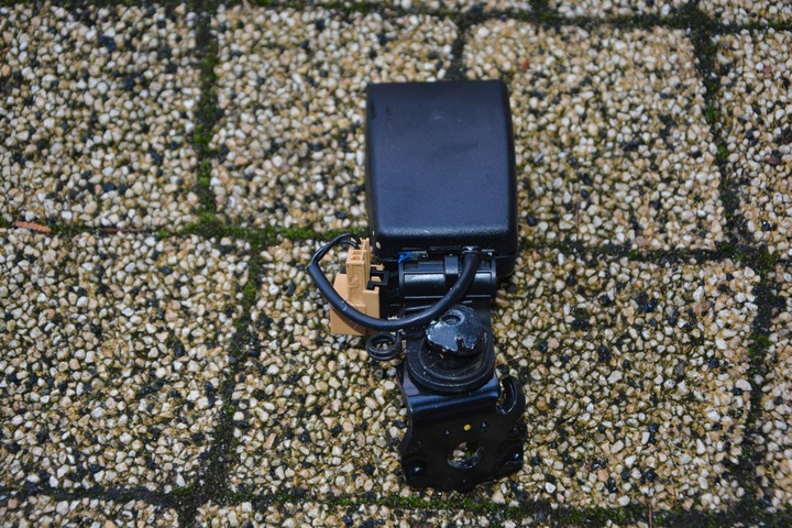 фото №1, Застёжка ремней задняя зад audi a6 c7 4g0857740a