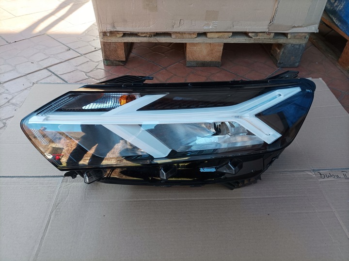 фото №1, Dacia sandero iii левая лампа led 260602561r