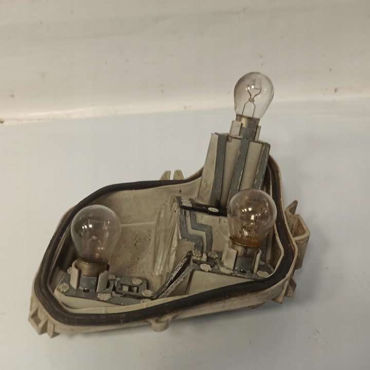 фото №8, Audi a4 b7 вкладка лампи лівий зад 484061l