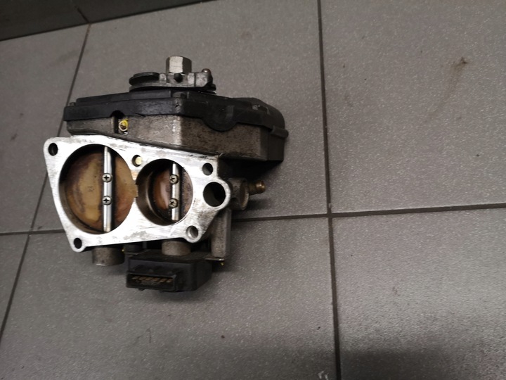 фото №5, Дроссельная заслонка audi s8 d2 4.2 ahc 077133063aq