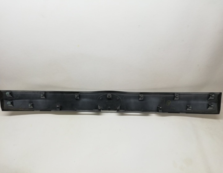 фото №8, Накладка молдинг крышки багажника toyota prius iii 76801-47070 76811-47070