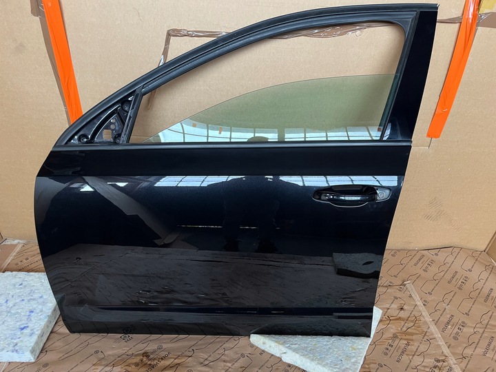 фото №1, Skoda octavia iii 5e рестайлинг дверь левый перед sedani оригинал чёрные 2018 r