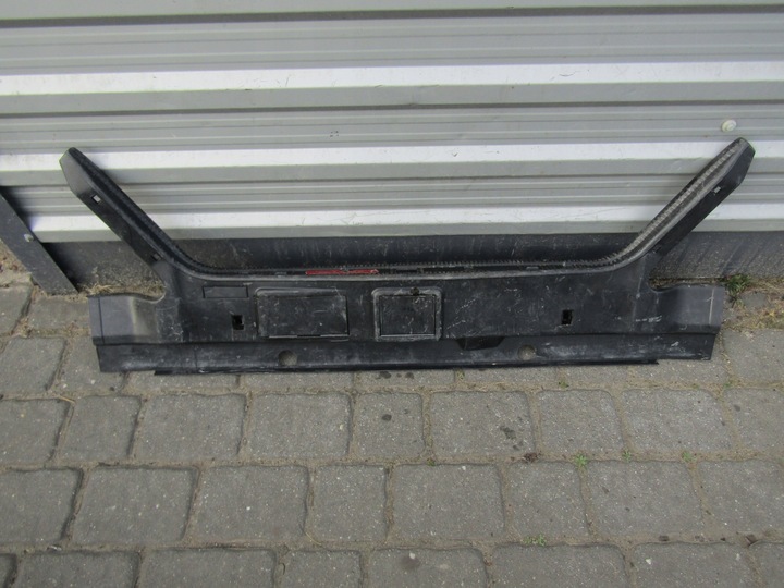 фото №1, 1 mercedes w124 sedan пластик защита багажника ремня замка заднего