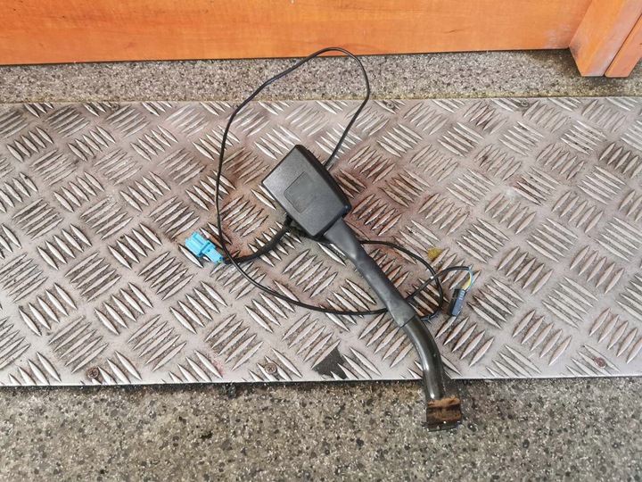 фото №1, Застёжка ремня безопасности левая i правая vw passat b7 оригинальный номер