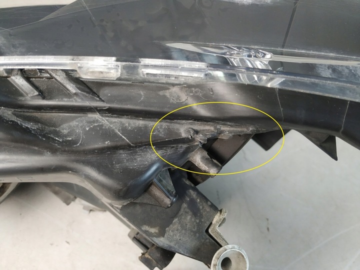 фото №10, Toyota corolla e18 13-16 фара правий лампа перед права 81110-02e70-00