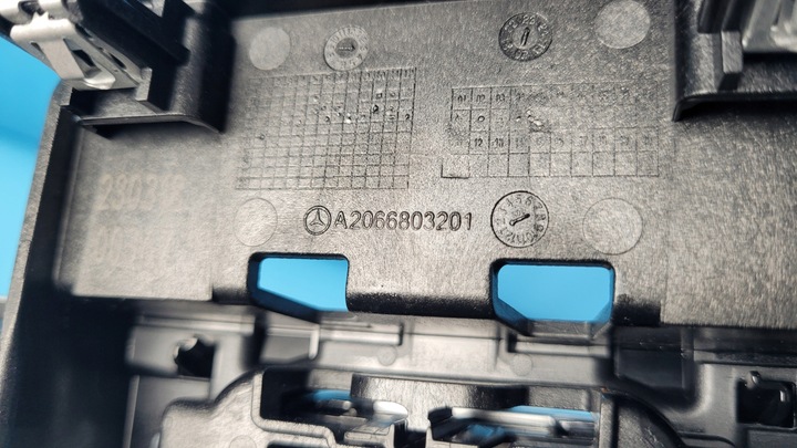 фото №7, Mercedes w206 22r захист dekor планка підлокітника a2066803201