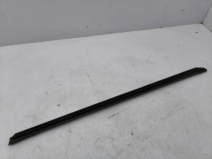 фото №6, Mercedes-benz vito viano w639 2004 планка прокладка стёкла дверь передних