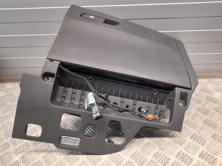 фото №5, Audi a4 s4 b9 8w1880302 перед правая отсеки, полки