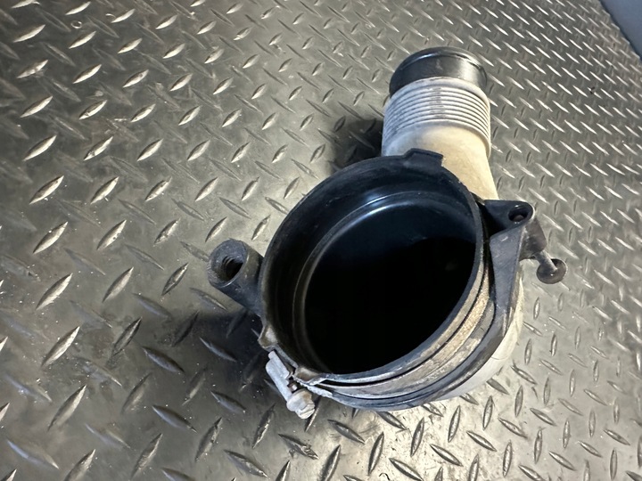 фото №3, Шланг повітря лівий audi a8 d4 4.2 tdi cds 4h0129609k