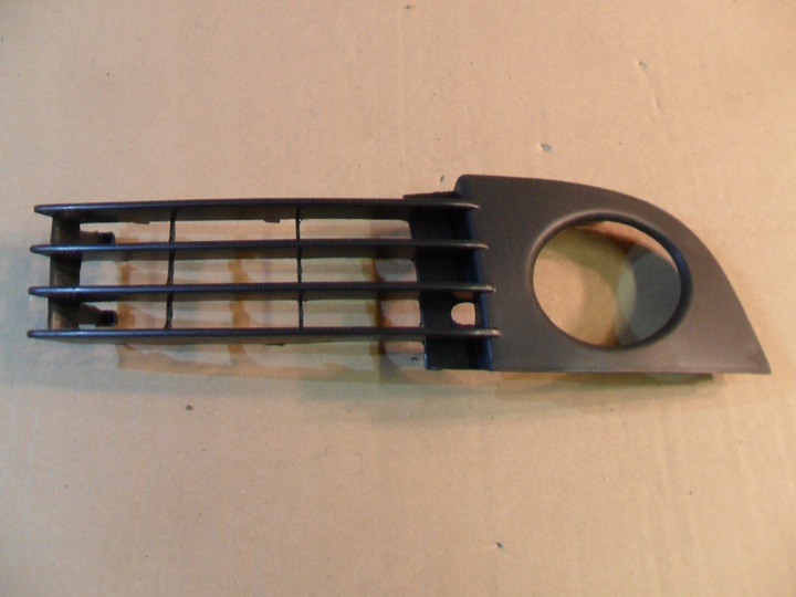 фото №1, Audi a6 c5 fl 01-05 правая решётка заглушка галоген