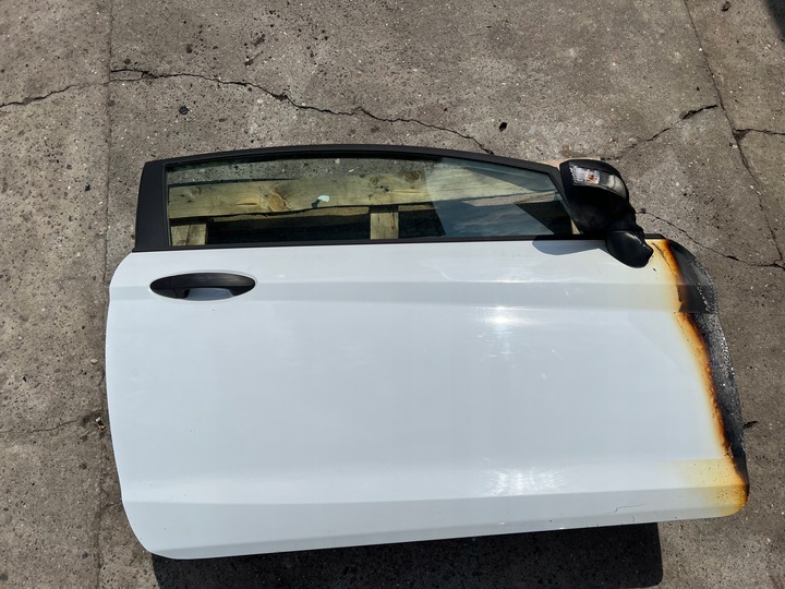 фото №1, Ford fiesta mk7 3d дверь правый перед оригинал европа