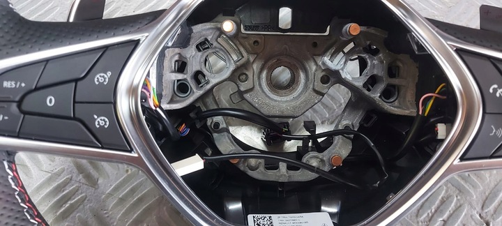 фото №10, Руль лепестки кожа clio v многофункциональный