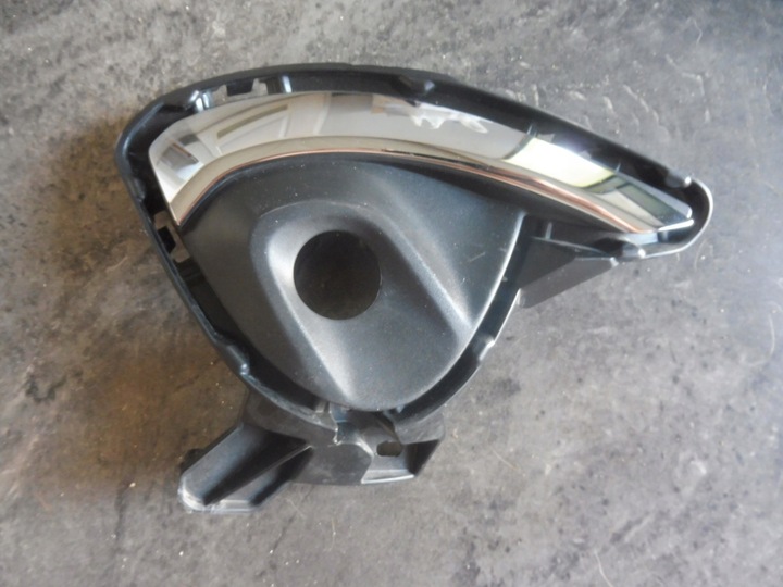 фото №1, Mazda 2 ii решітка w бампер заглушка хром