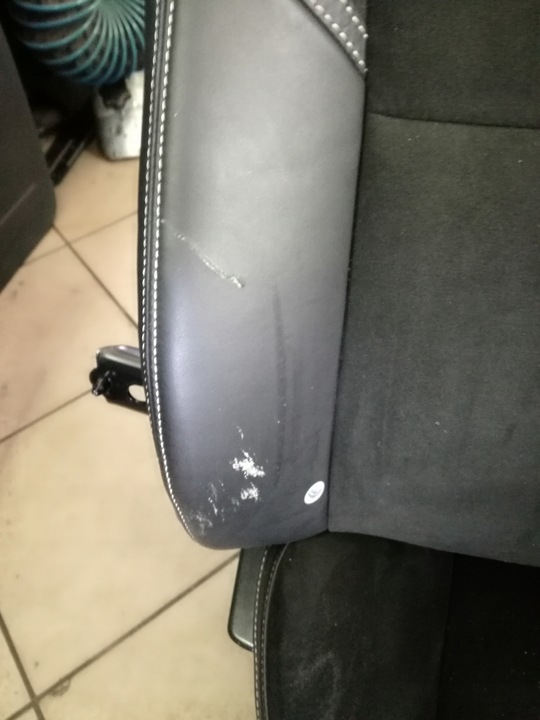 фото №10, Volvo v40 ii 2012 - 2019 рік сидіння диван обшивки підлокітник r-design