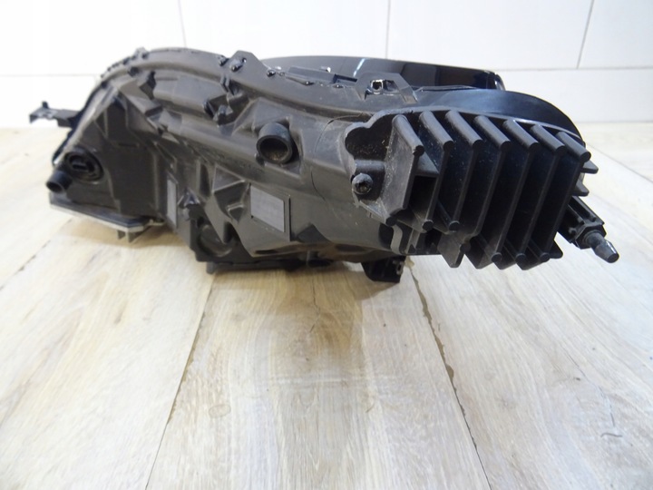 фото №7, Лампа права перед tesla модель 3 led 1077376-00-c llu