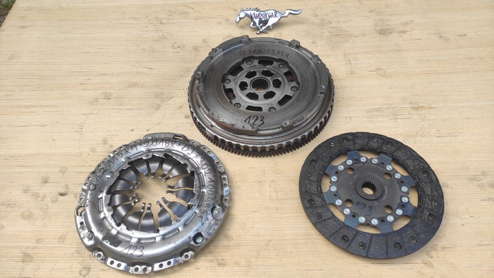 фото №1, Зчеплення диск притиск колесо двомасовий nissan qashqai j11 1.2 tce 302100495r