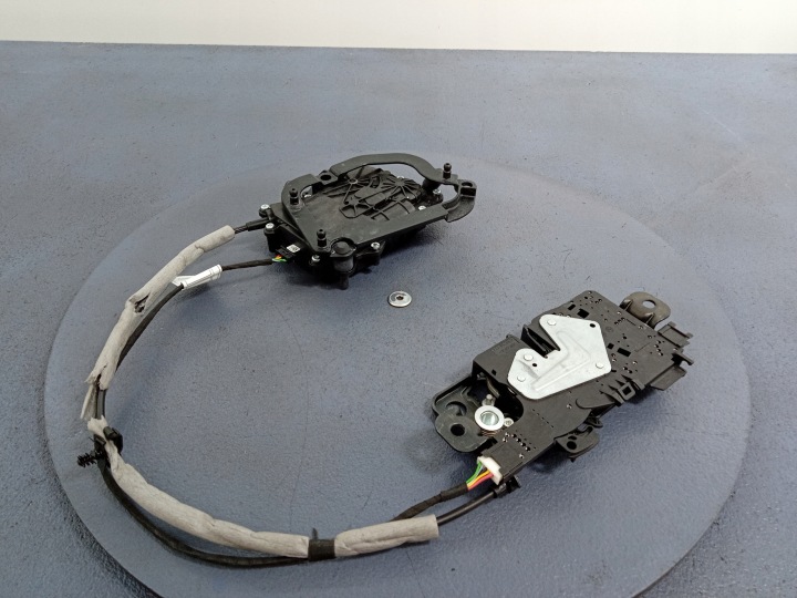фото №4, Bmw 7 g11 g12 замок доводчик крышки зад 7441014