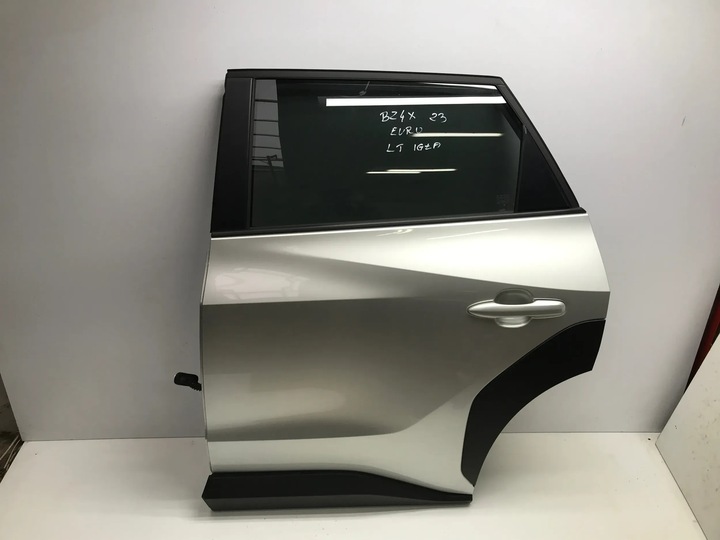 фото №1, Toyota bz4x 2023 дверь левый зад задние w цвет 1j6 серебристые комплектные