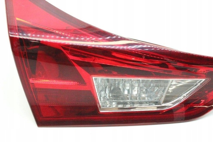 фото №8, Левая лампа крышки багажника toyota auris _e18_ 05170237 1.8l 2014