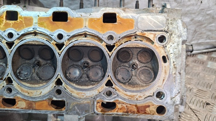 фото №13, Головка двигателя citroen c4 picasso 1.6 mcgu