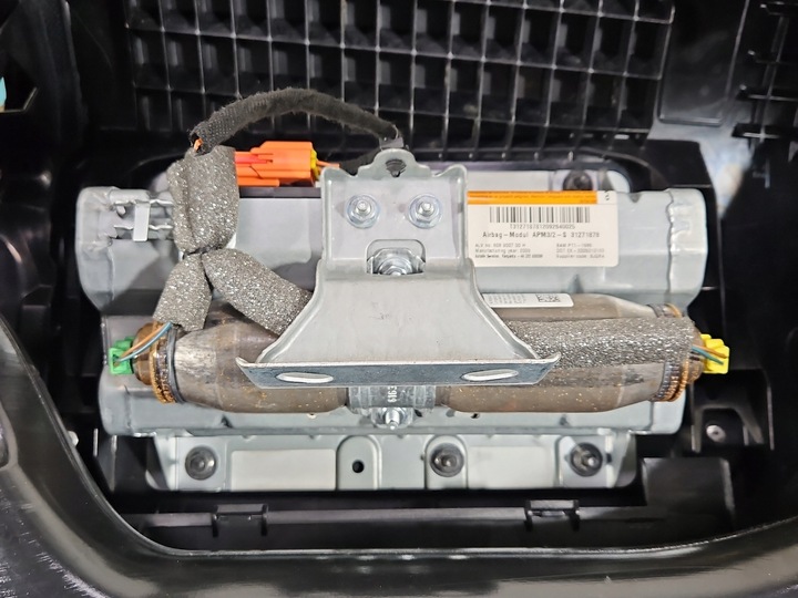 фото №9, Панель раздаточная консоль подушка безопасности пассажира volvo xc60 i 08- радар оригинал