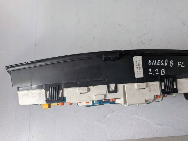фото №9, Панель приладів opel omega b fl 2.2 b 110080007002 європа