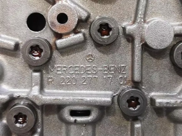 фото №7, Mercedes c klasa w204 a2202701206 корпус клапана коробки коробка передач 7g ttronic