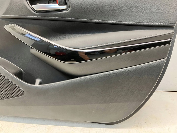 фото №7, Corolla e21 боковина обивка дверь передних правые перед кожа led