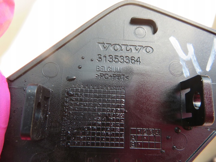 фото №9, Заглушка склоомивача ліва i права бампера xc90 31353364