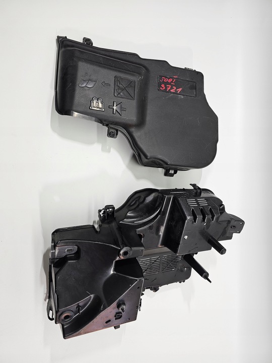 фото №8, Основание корпус коробка предохранителей компьютера peugeot 508 i #3721