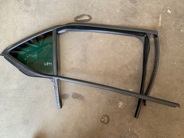фото №1, Skoda octavia iv скло двері праві зад трикутник 5e6845209 2022