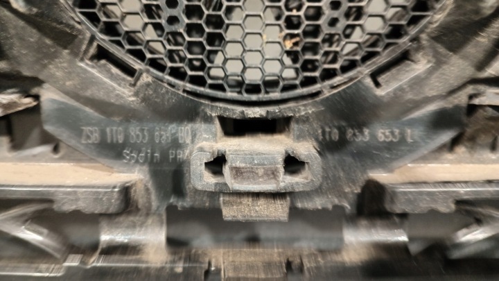 фото №16, Бампер решітка vw touran 1t0 caddy 2k5 10-15 1t0807221m оригінал bez дірка